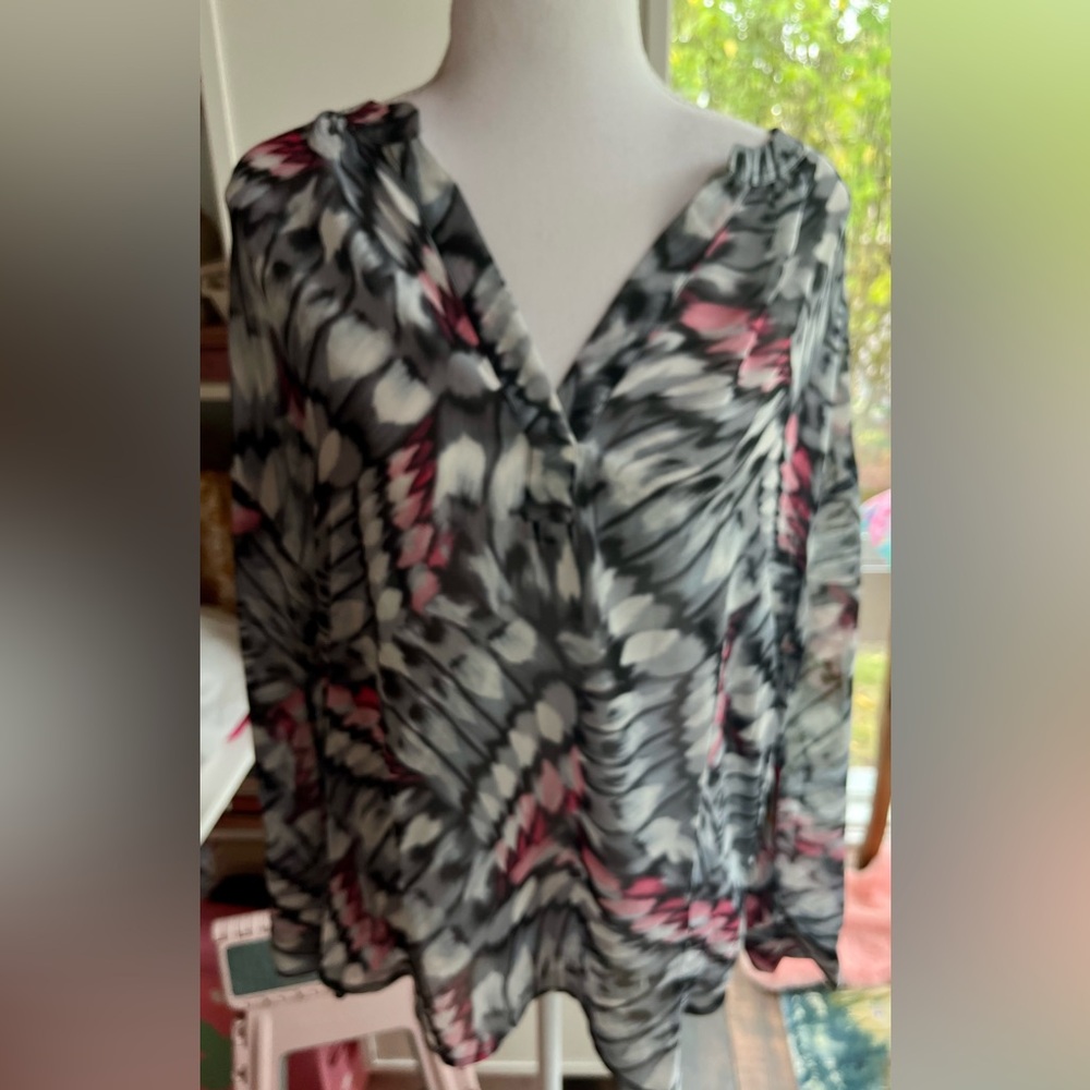 Vince Camuto NWT pink black printed blouse roll up sleeves Size S